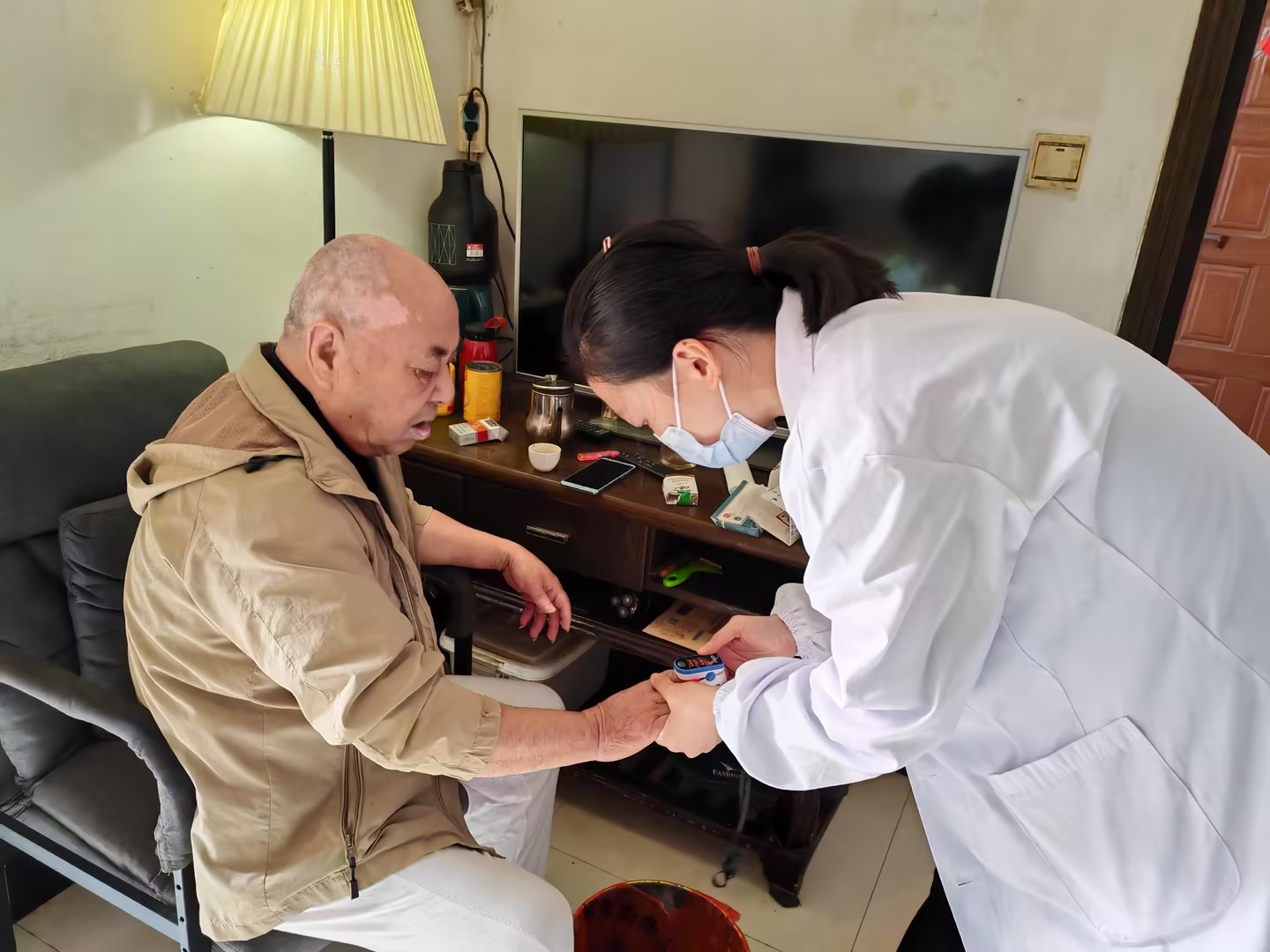 云塘街道社区卫生服务中心：家庭医生送服务，居民健康有保障