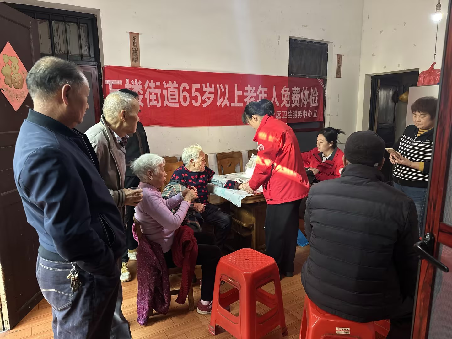 万楼街道社区卫生服务中心 ：社区医院送健康，秋日关怀暖人心