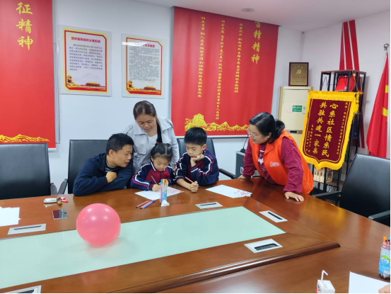雨湖区：开展“亲子相伴，温暖同行” 亲子活动
