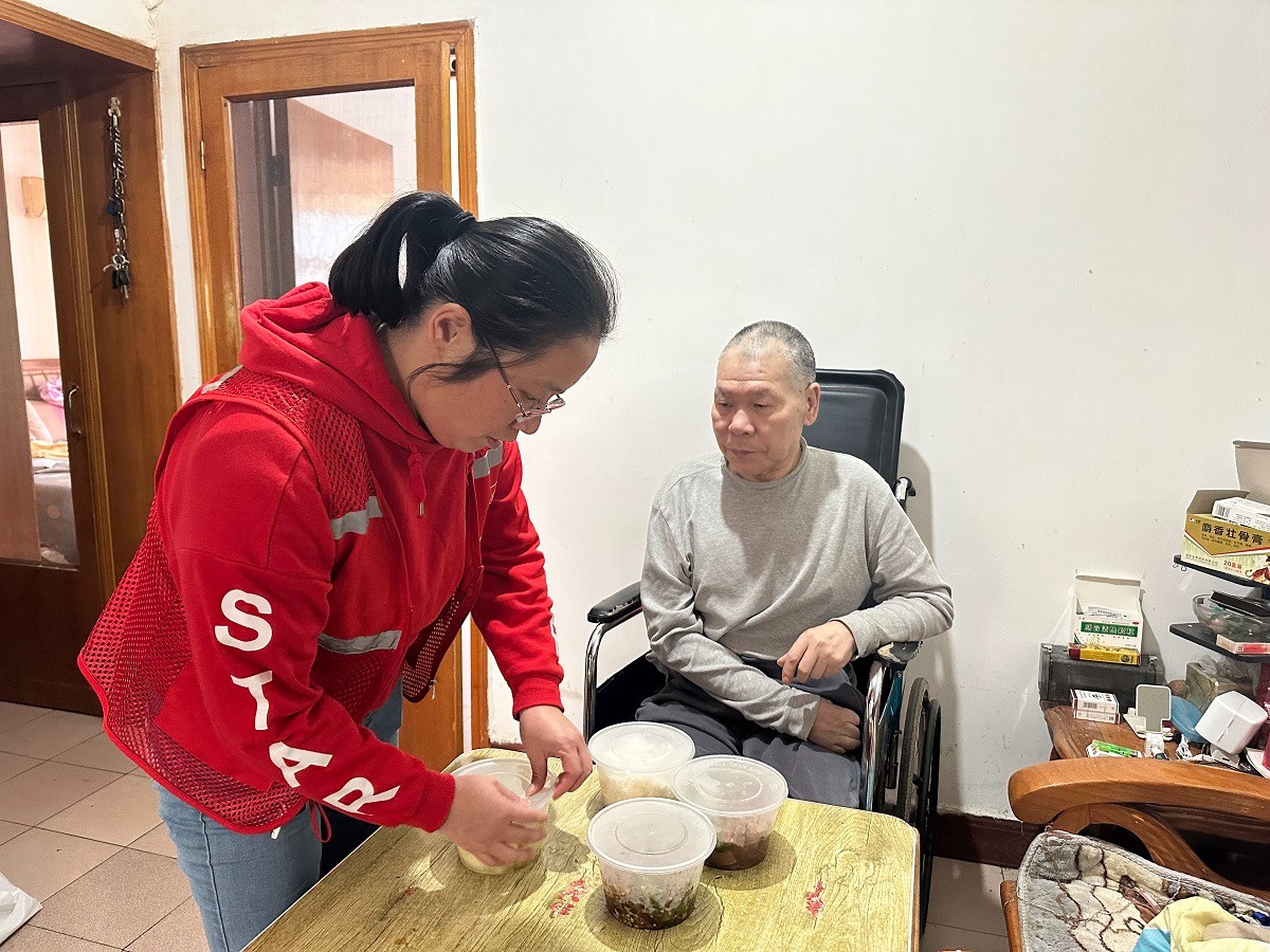 【我为群众办实事】熙春路社区：爱心送餐 暖心帮助特殊群体