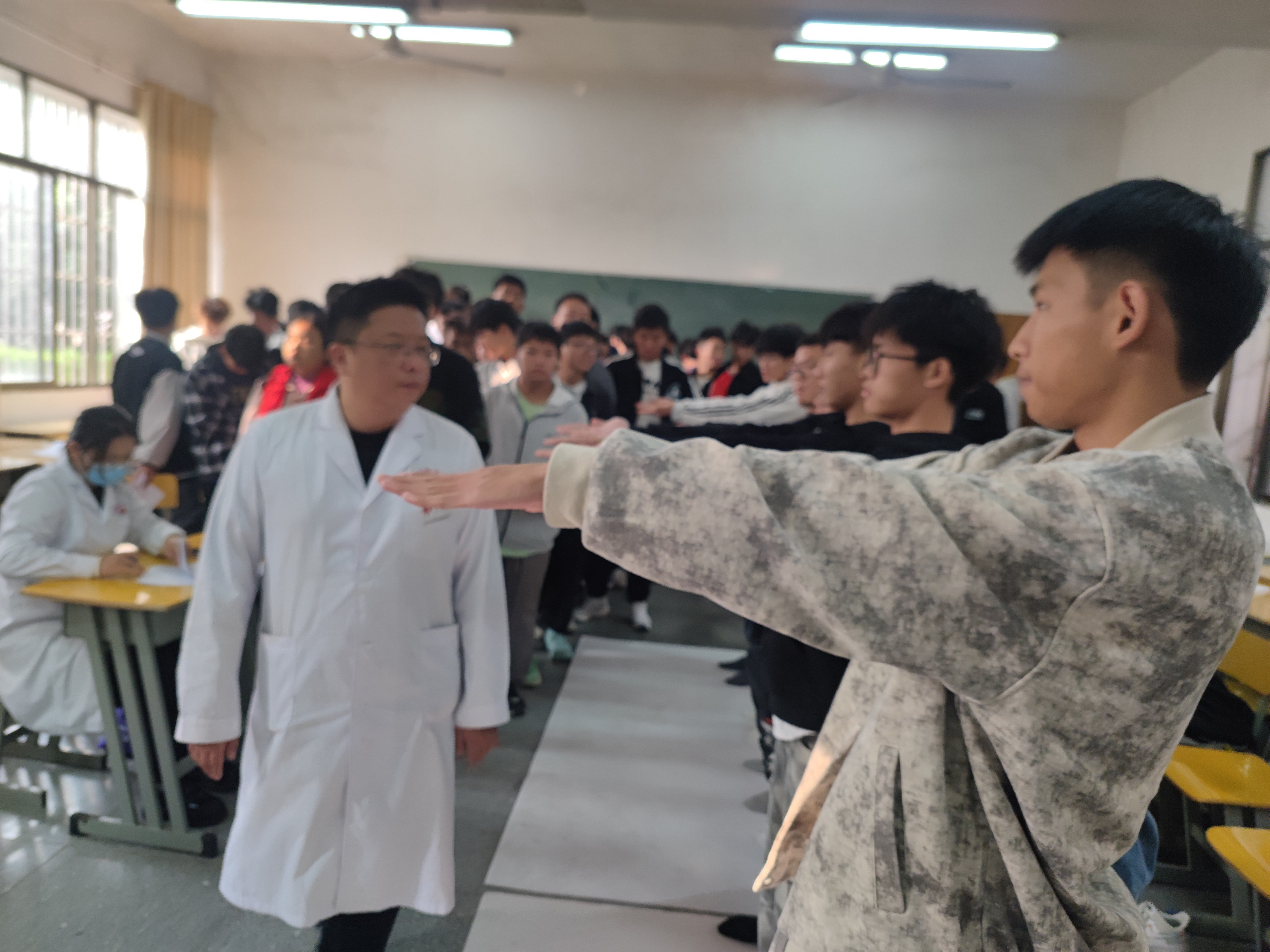 楠竹山镇卫生院：走进湖南国防工业职业技术学院开展新生入学体检