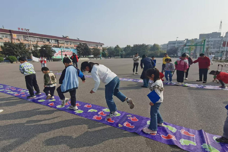 湘大社区开展青少年趣味运动会