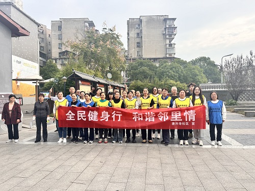 唐兴寺社区开展“全民健身行，和谐邻里情”羽毛球比赛活动