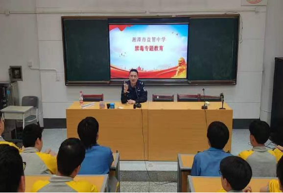 【平安雨湖】杉树巷社区联合派出所开展利剑护蕾进校园宣传教育活动