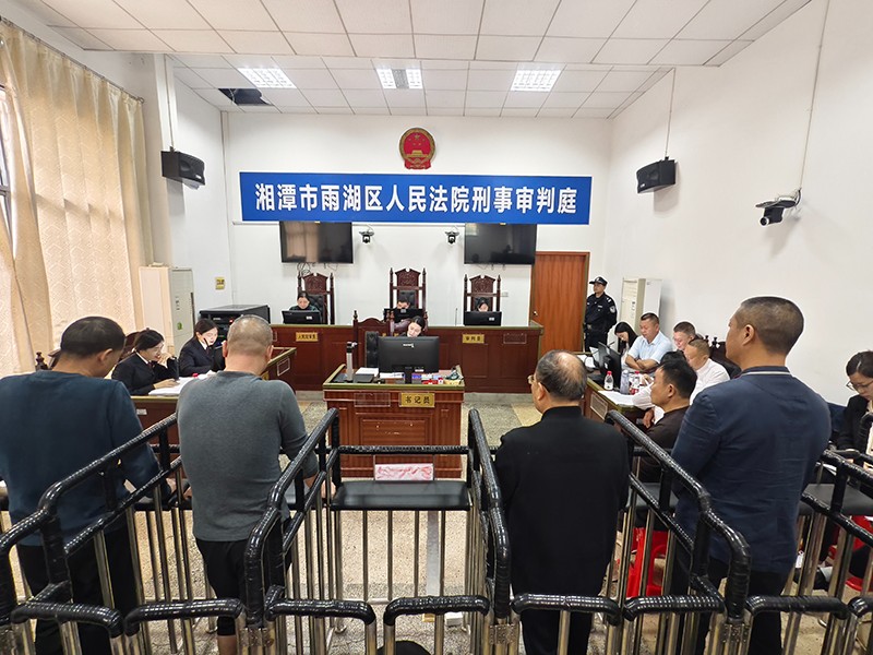 雨湖法院：全国人大代表旁听庭审，助力司法公开透明