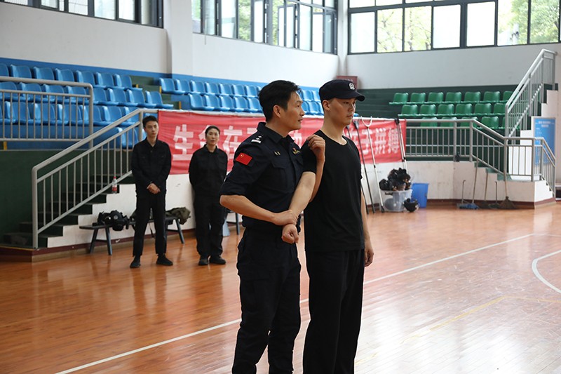 实训增本领！雨湖区人民法院开展警务技能培训