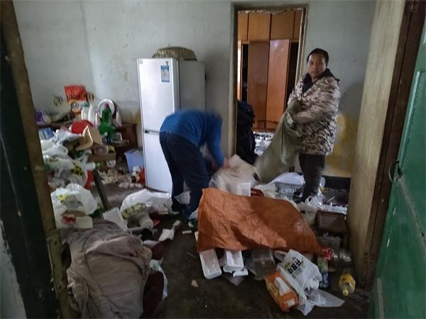 人口抽样调查中，建设社区为精神残疾居民清出“新家园”