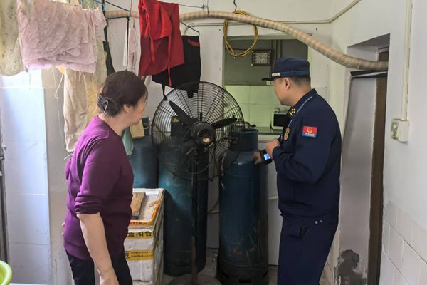 违规储存、使用液化气瓶，雨湖一餐饮店被查封！