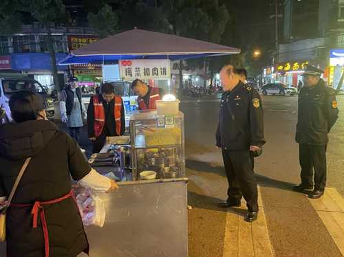昭潭街道：“夜鹰”出击，守护大气质量