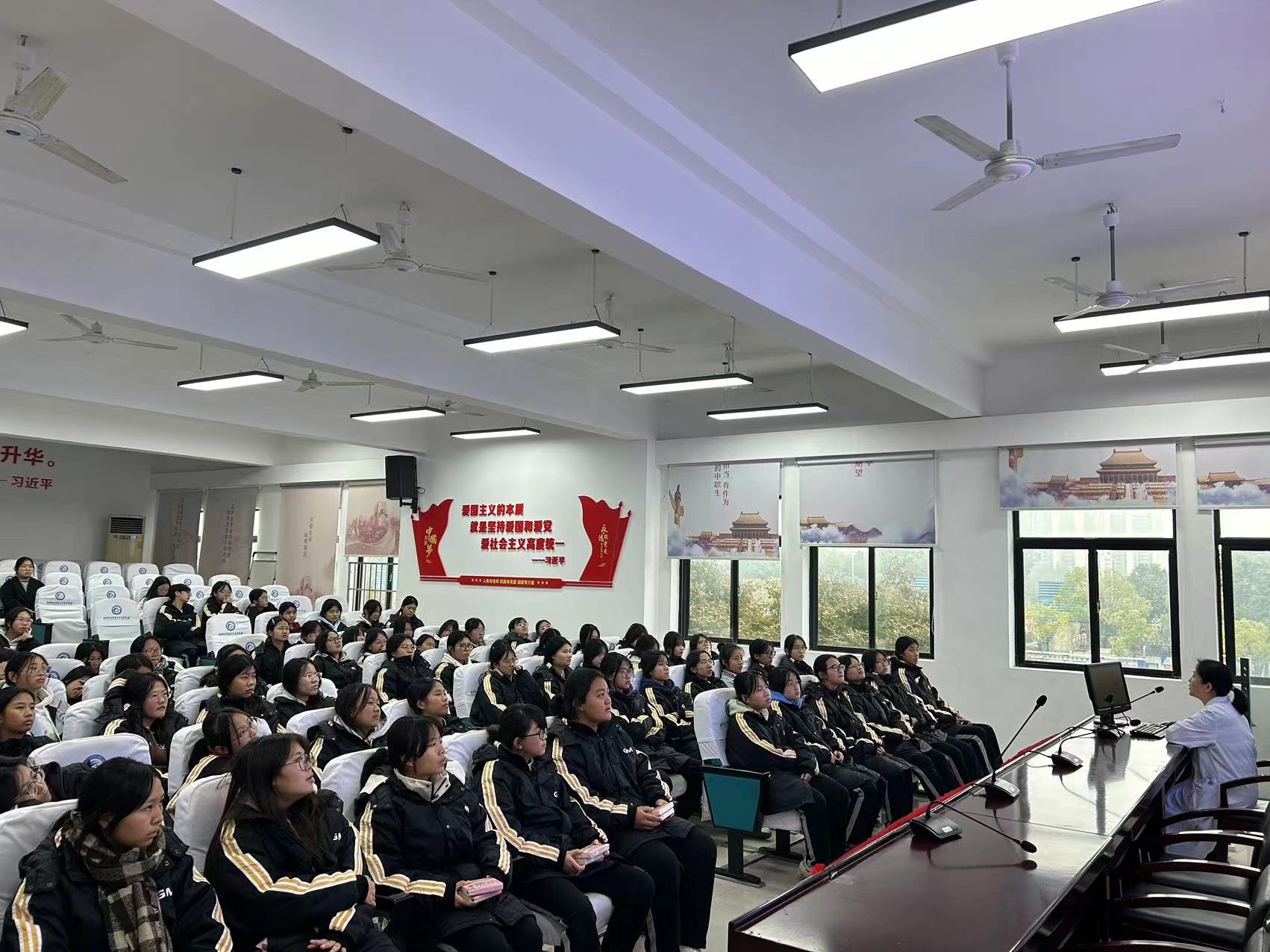 先锋街道社区卫生服务中心：开展预防艾滋病知识宣传活动