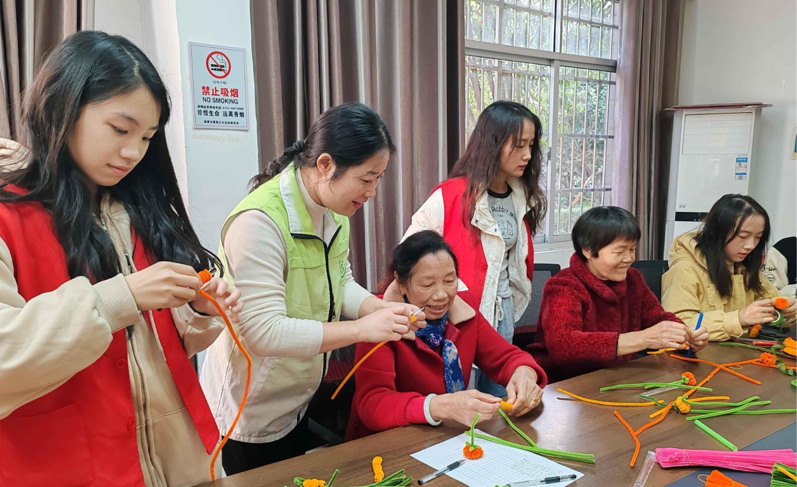吉利社区：举办“莲”动邻舍里——柿柿皆如意女性手工主题活动