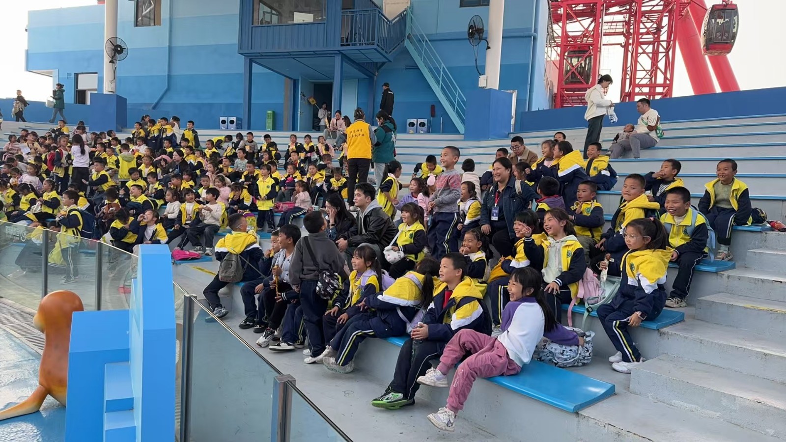 “湘”聚万楼 快乐成长——湘锰小学开展实践研学活动