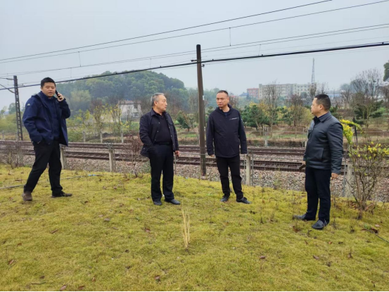 姜畲镇：排查铁路隐患，确保安全无虞