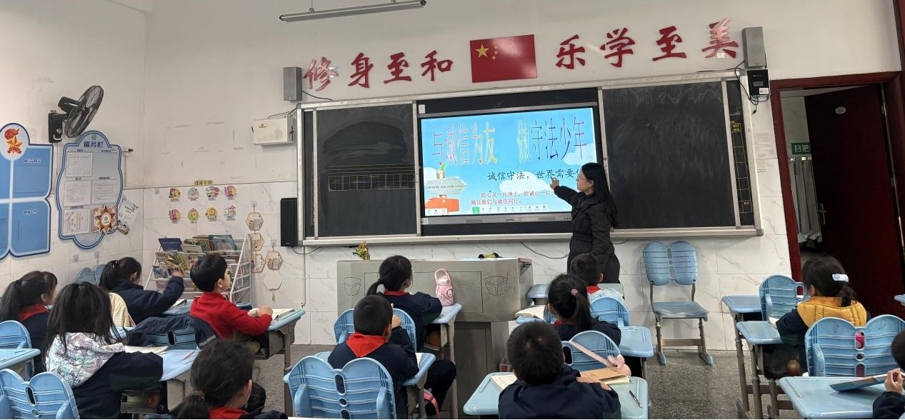 和平街道开展“与诚信为友，做守法少年”进学校活动