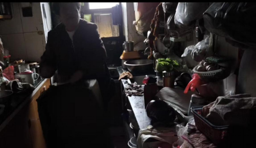 福利社区：暖心“敲门行动”，守护独居老人平安