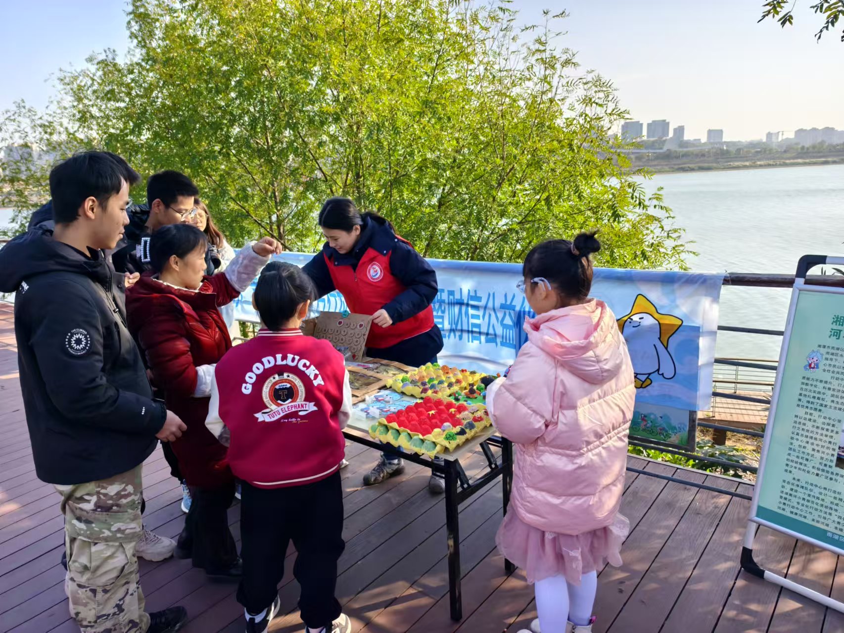 雨湖区河小青行动中心：与创意湘遇，与环保同行