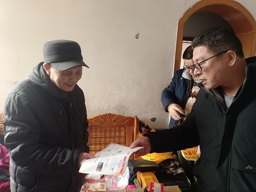 龙子巷社区：积极开展今冬明春消防安全“敲门行动”