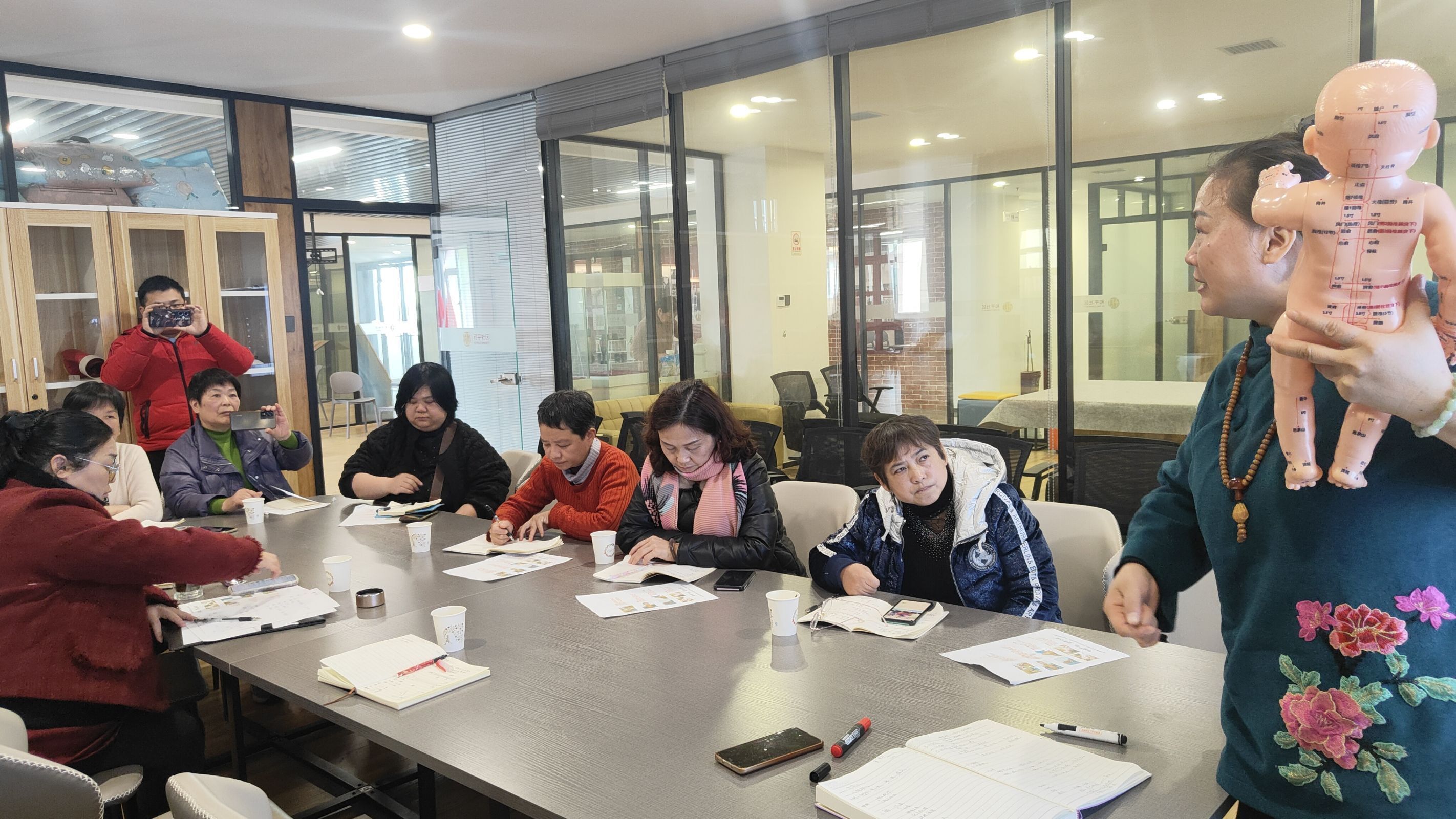 和平社区妇联ECD项目之“小儿推拿早教健康公益课堂”开课啦