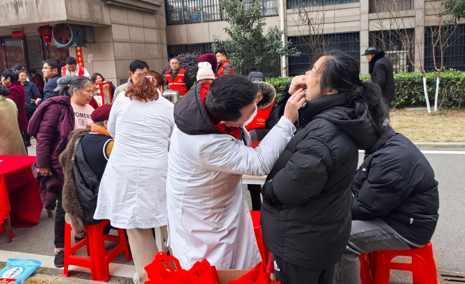 民乐社区：开展“口腔健康，幸福微笑” 义诊活动