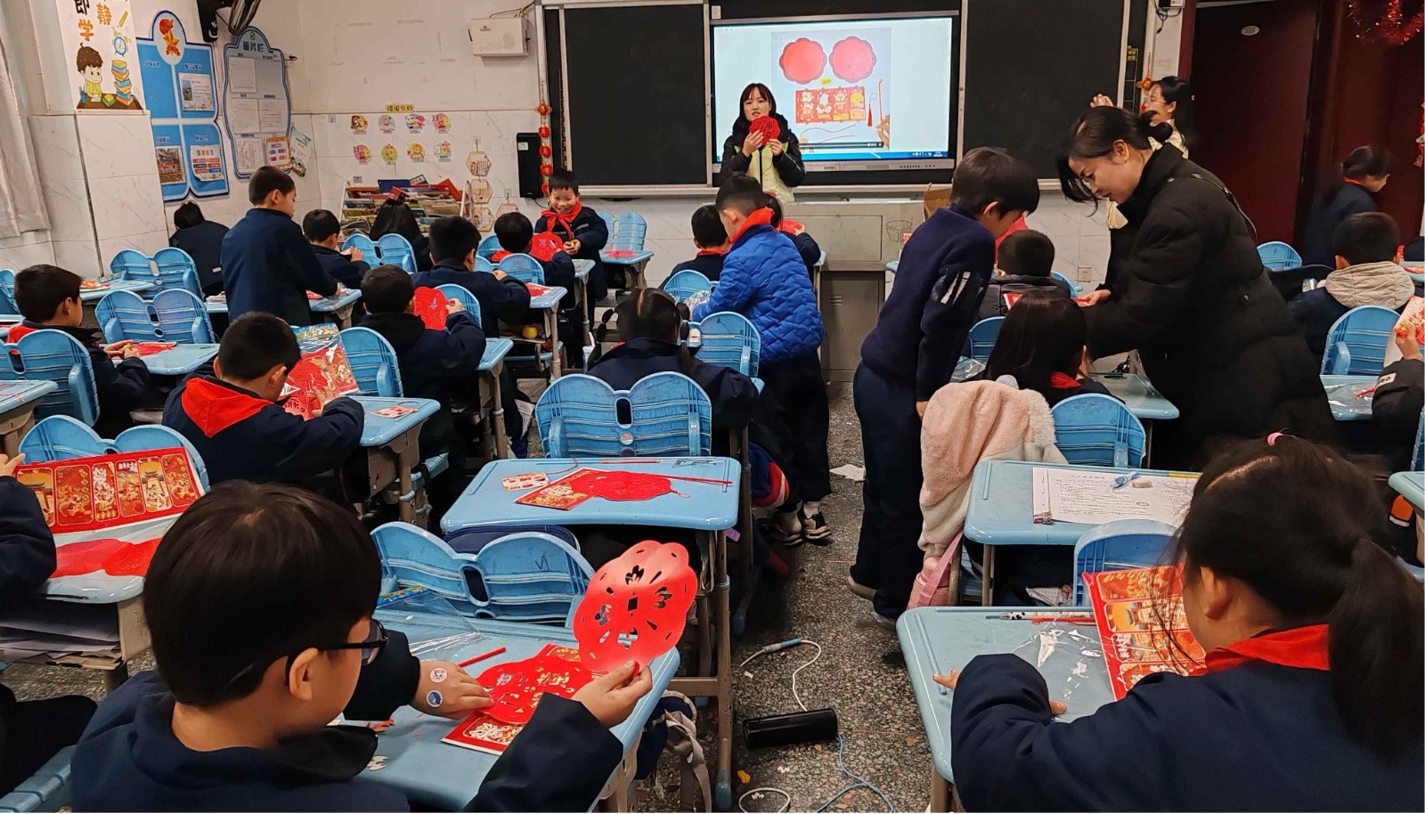 和平街道民政服务站：相当有爱·四季同行——相伴成长 “我们的节日·春节”社工活动进校园