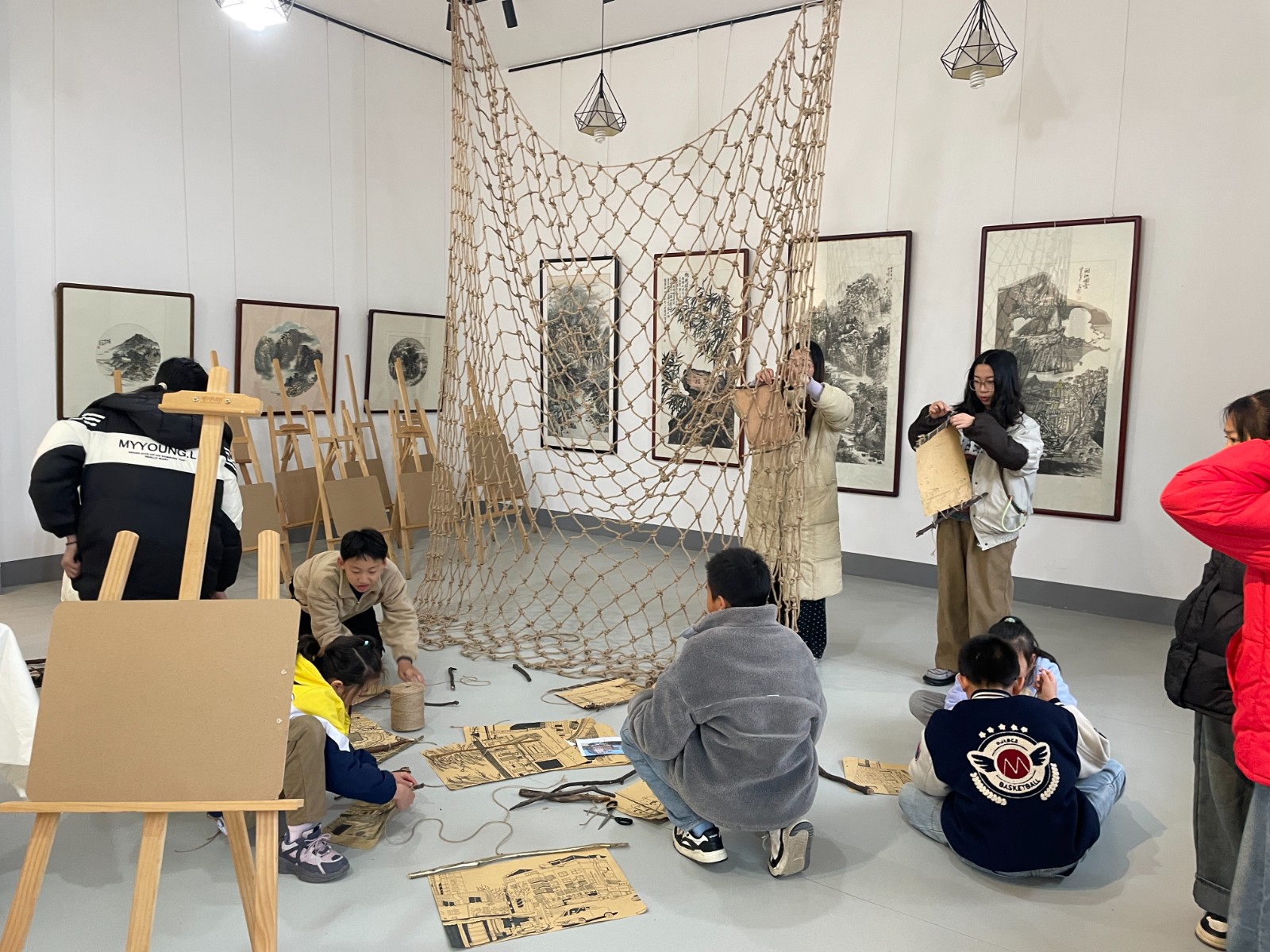 我与名家共绘梦想画卷——“发现家乡的美”名家写生作品巡展走进湘锰小学