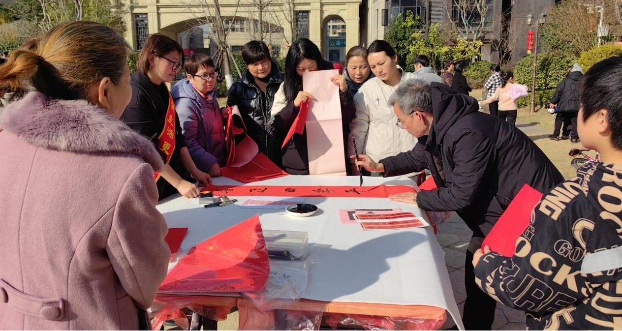 民乐社区：开展“我爱湘潭我的家”——献爱心，送春联活动