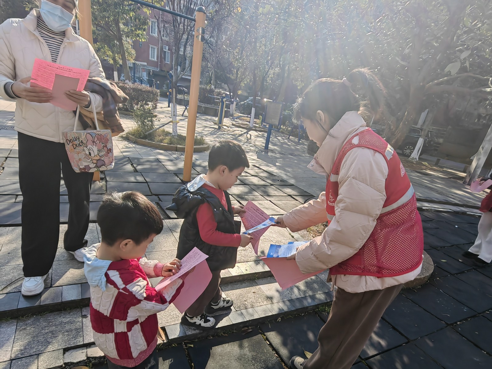 三义井社区：积极开展禁燃宣传 共筑和谐安全家园