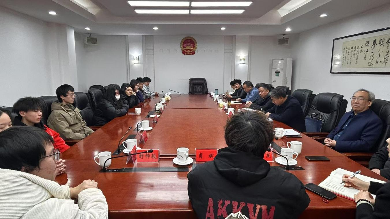 市关工委、市爱心助学协会与雨湖区受助学子代表迎新春座谈