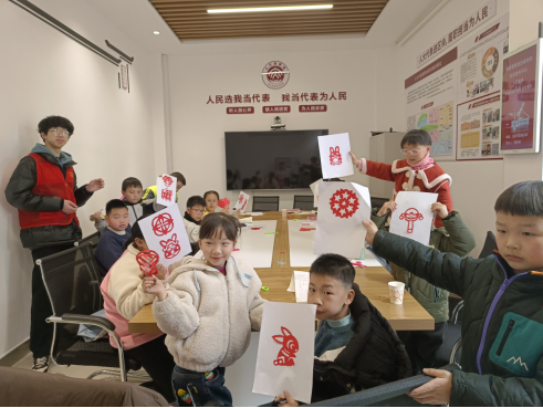 雨湖区民政局：社区学校托管班 破解假期“带娃难”