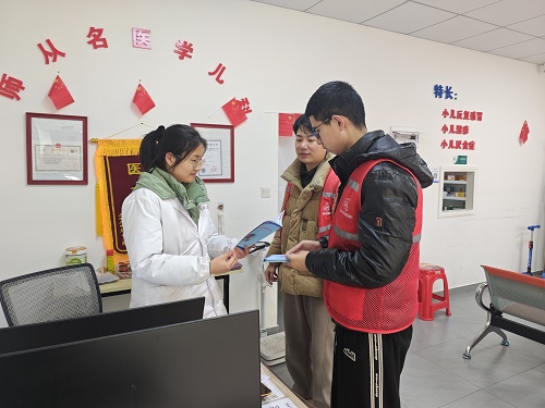 龙子巷社区：组织回乡大学生开展“送法下乡”社会实践活动