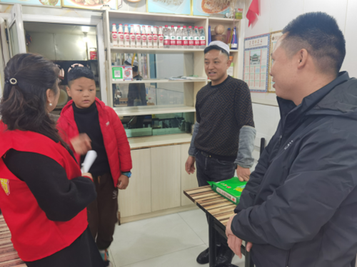 富民城社区：新春慰问暖人心 民族团结一家亲