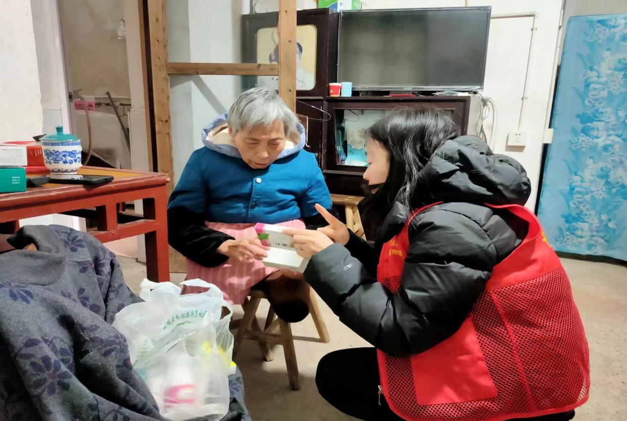 【我为群众办实事】关圣殿社区“药”爱行动：为残疾居民送关怀