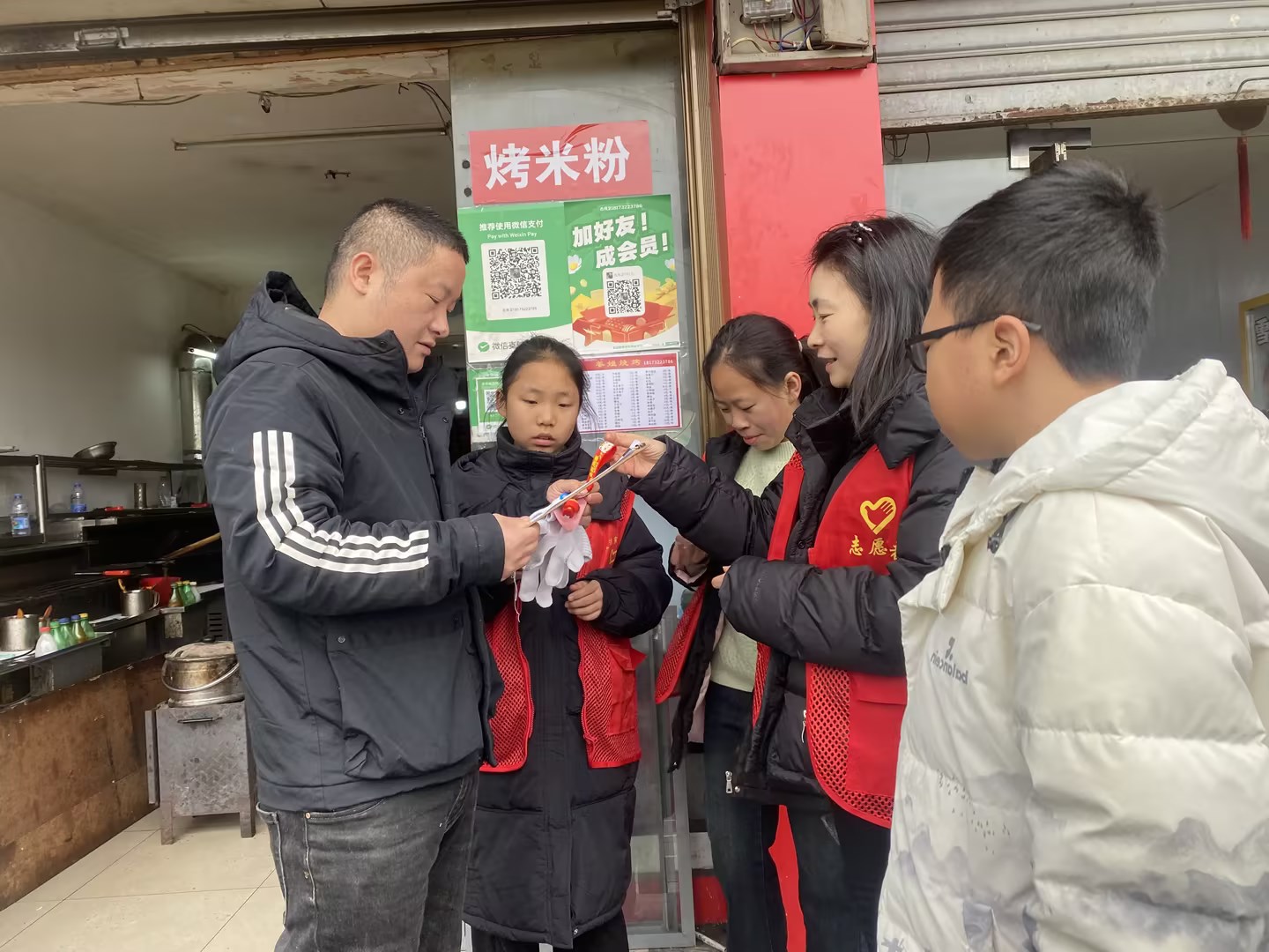 【新春走基层·干在雨湖】关圣殿社区：暖心行动护航商超复工复产