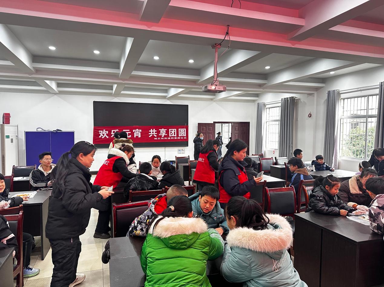 熙春路社区：快乐闹元宵 幸福“卷”起来