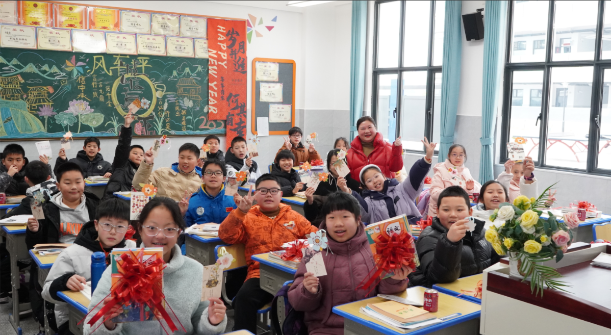 视频｜雨湖区风车坪学校开学首日：金蛇巳巳映朝晖 少年乘风意气扬