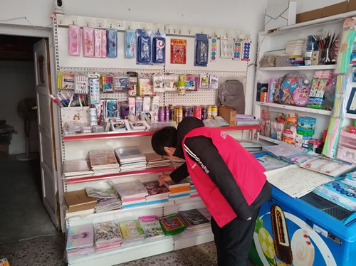 富民城社区开展“护航开学季”校园周边食品安全专项行动