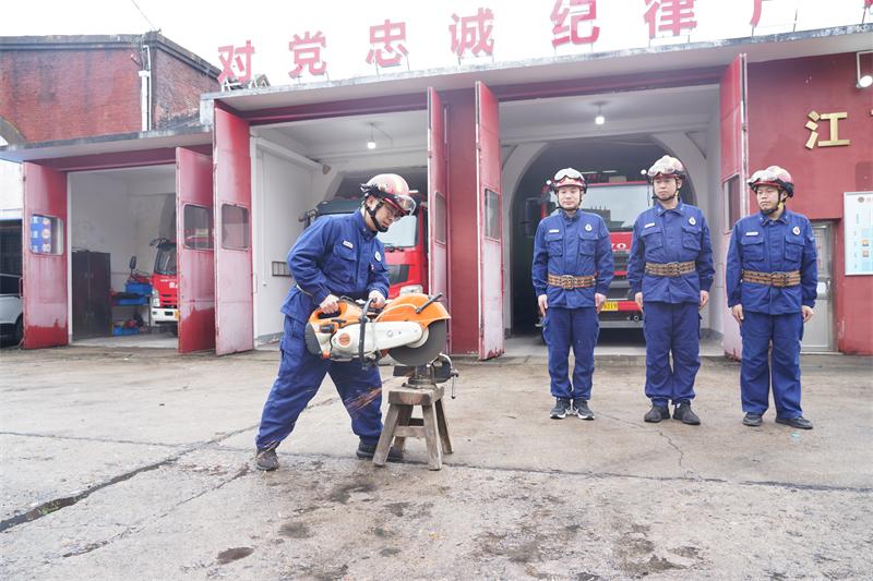 【出彩雨湖人】贺含萧：烈火青春，闪耀使命之光