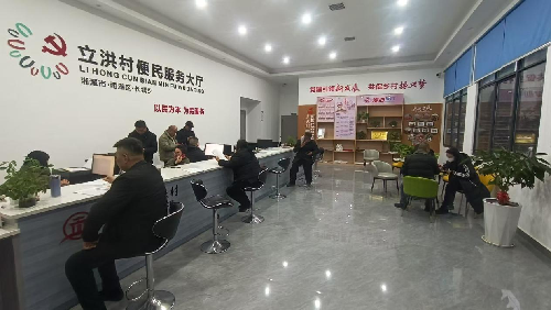 立洪村：开展土地延包面签工作
