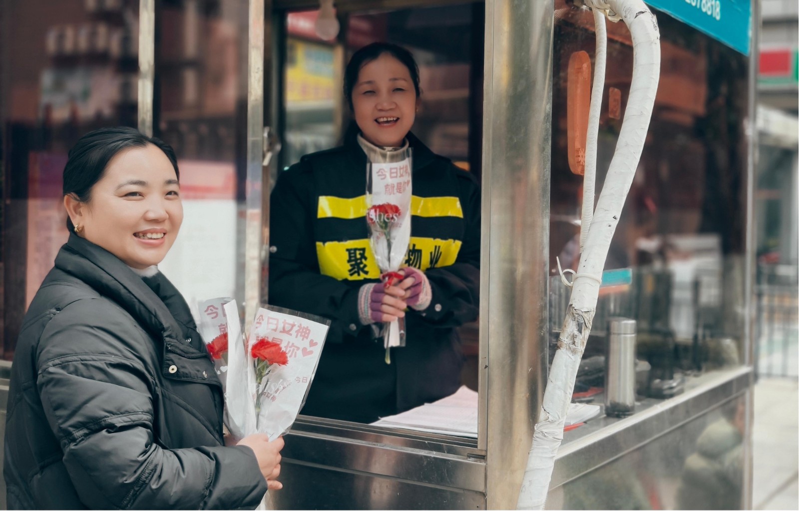 乐塘社区：情暖“三八”传递芬芳与祝福