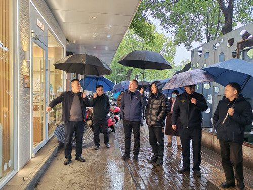 市人大常委会调研雨湖区城管局《条例》落实情况