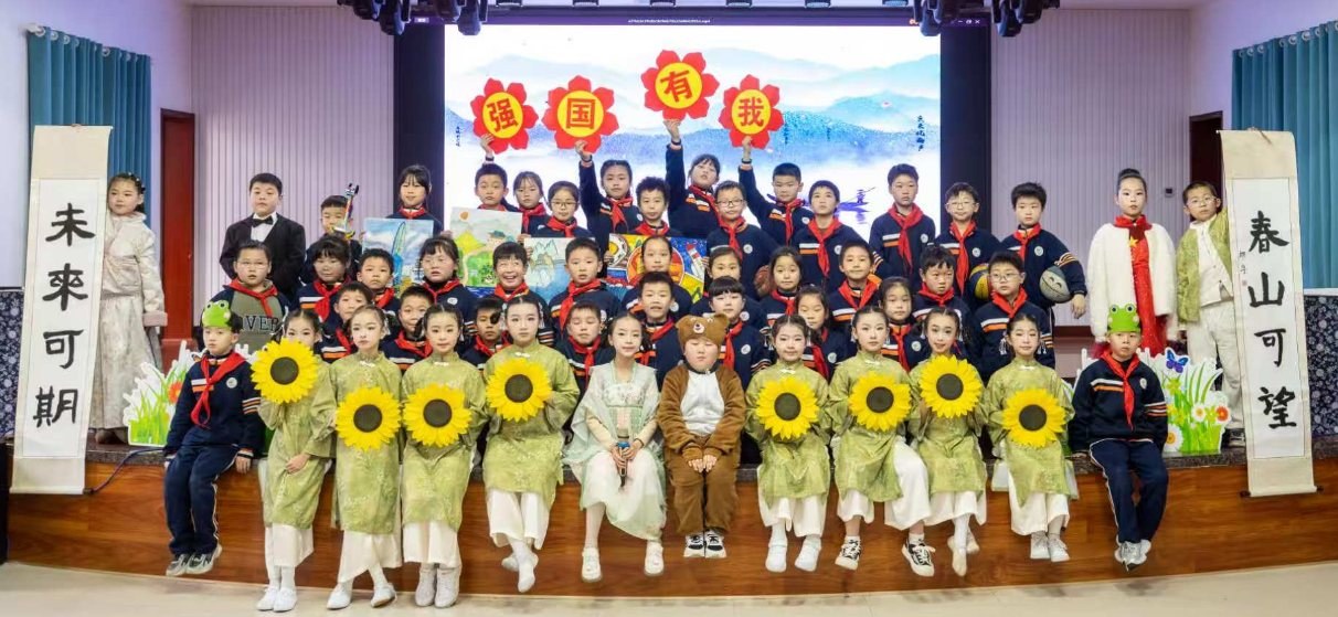 风车坪学校开展“春风十里 拥抱希望”少先队主题活动
