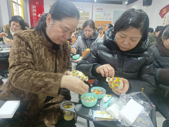 金塘社区：举办“流光溢彩·‘瓶’添乐趣” 妇女节活动