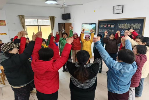 楠竹社区：开展“致敬女性，乐享晚年”  三八妇女节专场表演活动
