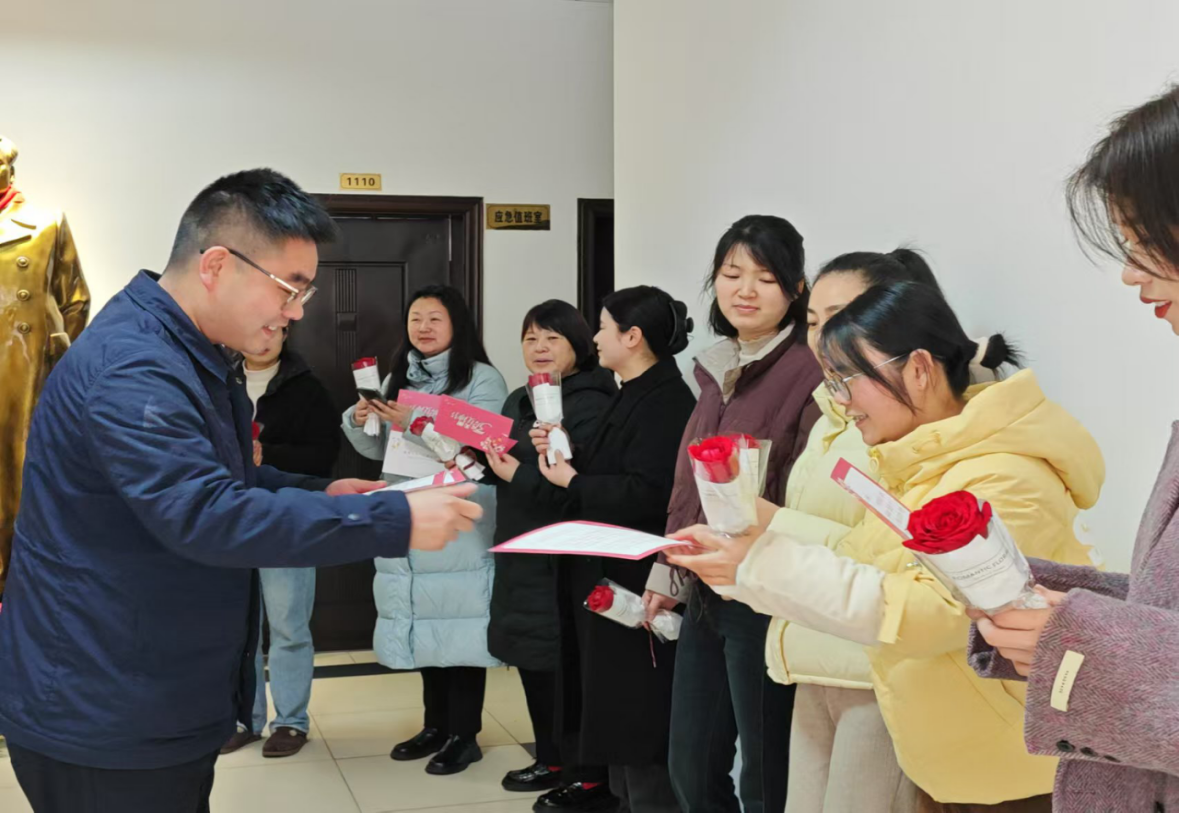 先锋街道举办“绽放她风采 逐梦新时代” 三八妇女节活动