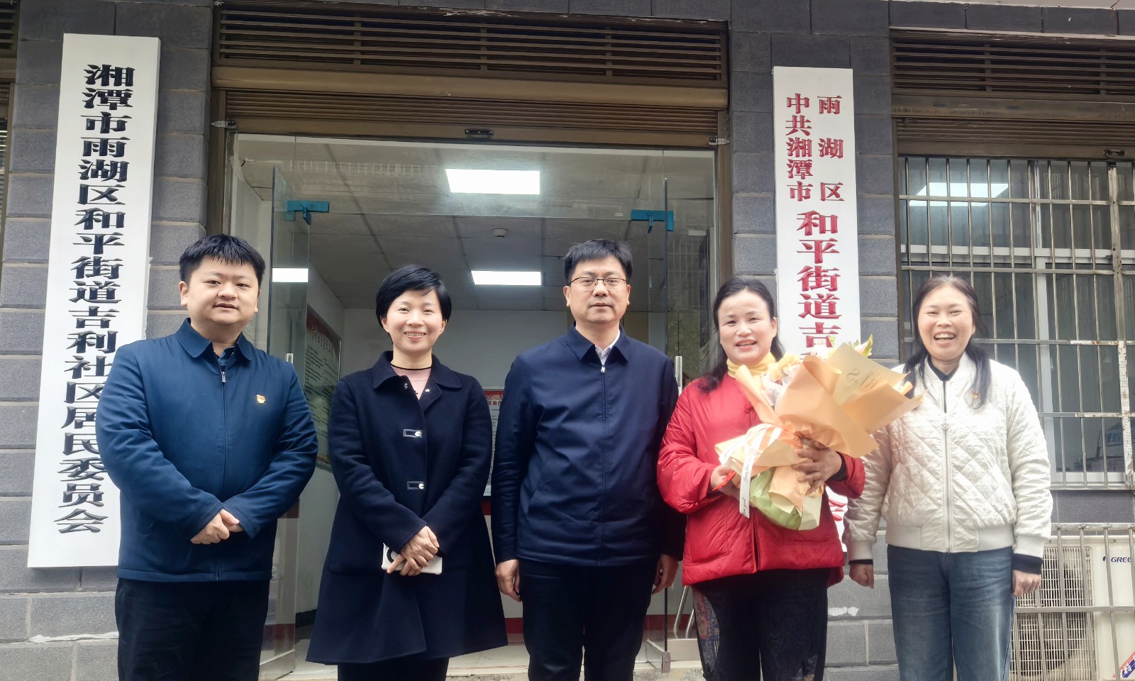 陈小平走访慰问全国三八红旗手颜秀芝