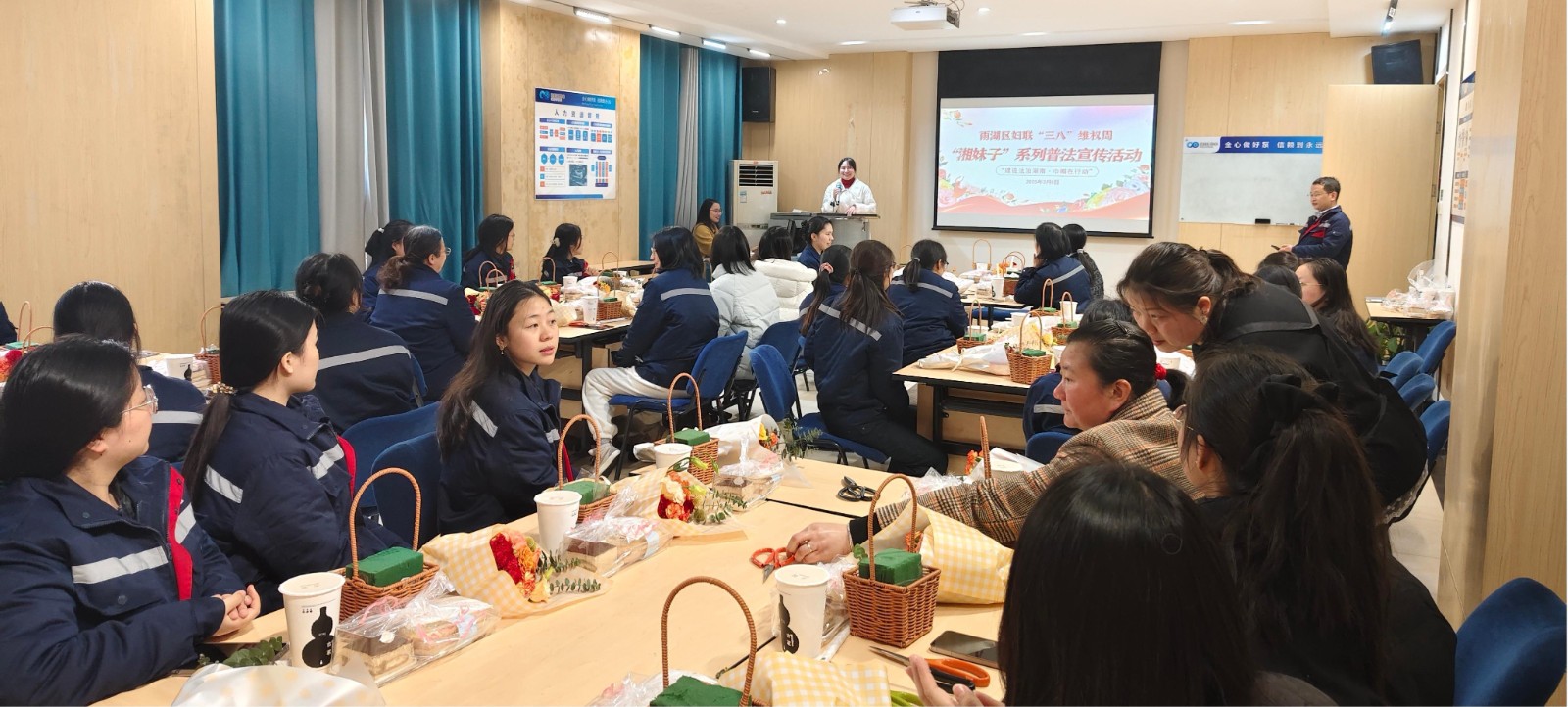 桃李社区携手各企业：开展共筑法治湖南新防线——“建设法治湖南·巾帼在行动”法制宣传活动
