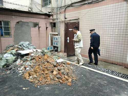 广园社区：商户私接排水管道 多方联合督促整改
