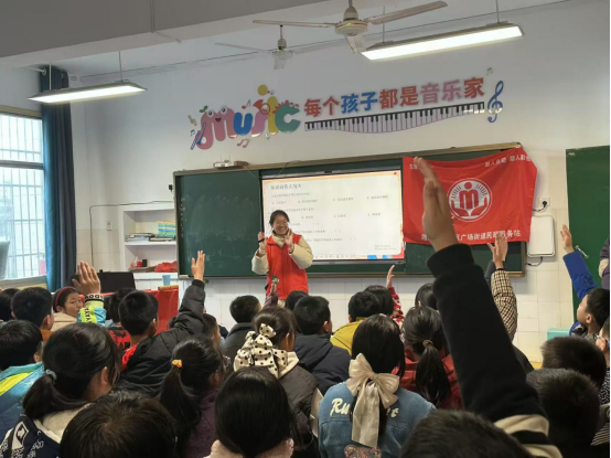 广场街道民政服务站开展“传承遵义会议精神，争做新时代好少年”主题志愿宣讲活动