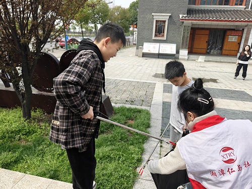 唐兴寺社区：开展雷锋月未成年人活动