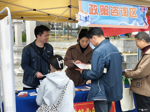 窑湾街道开展就业政策宣传活动